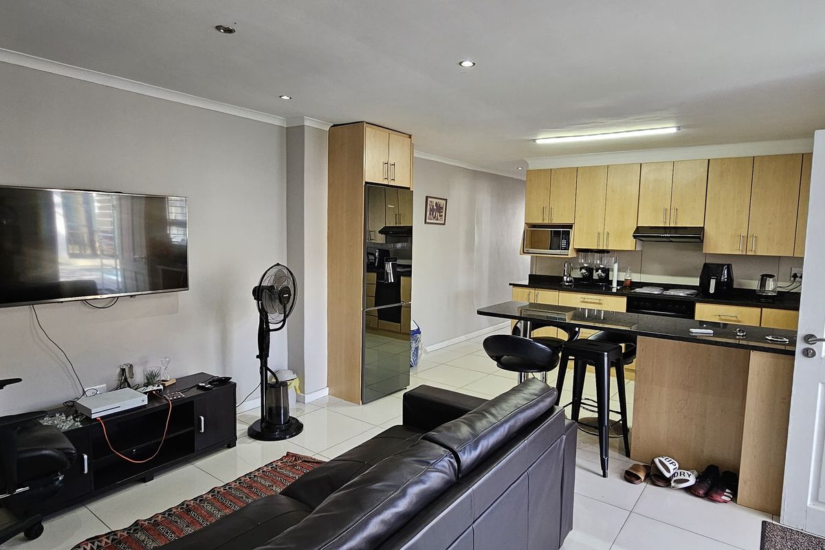 3 Bedroom Separate Entrance For Rent In Rondebosch - Photo 5