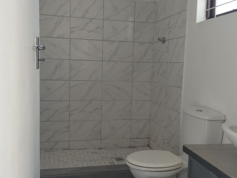 Lansdowne Bachelor Pad Separate Entrance - Photo 3