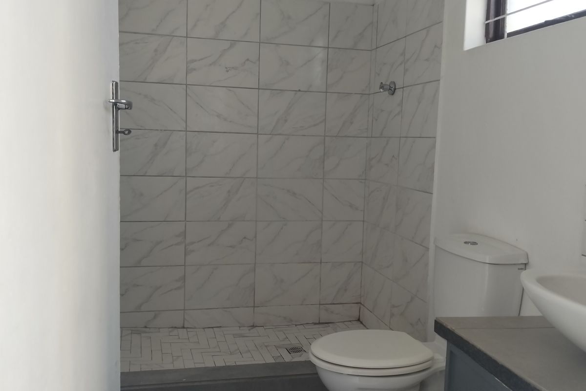 Lansdowne Bachelor Pad Separate Entrance - Photo 3