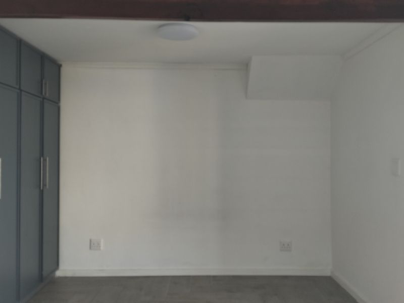 Lansdowne Bachelor Pad Separate Entrance - Photo 5