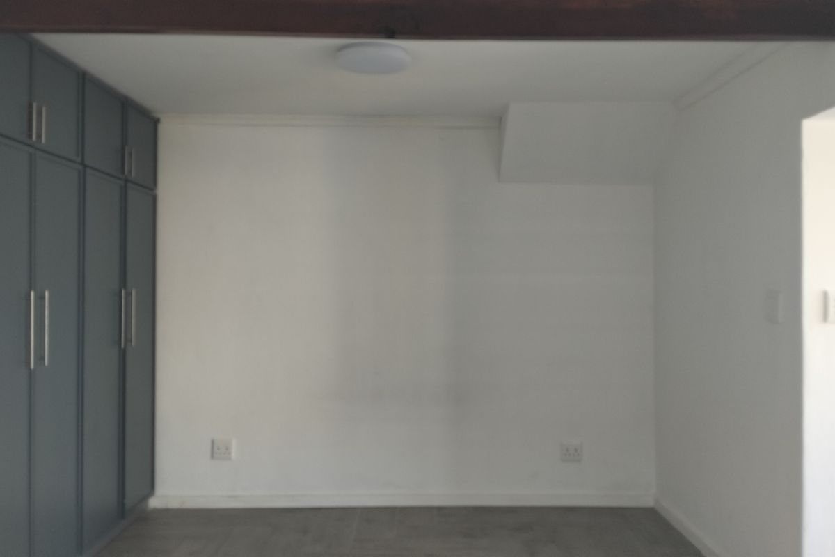 Lansdowne Bachelor Pad Separate Entrance - Photo 5