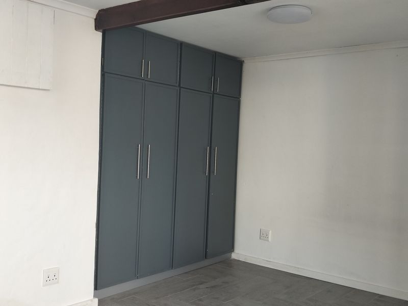 Lansdowne Bachelor Pad Separate Entrance - Photo 6