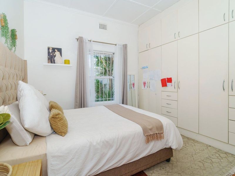 Charming 3-bedroom And 2-bathroom House In Oak Avenue With Solar System - Photo 9