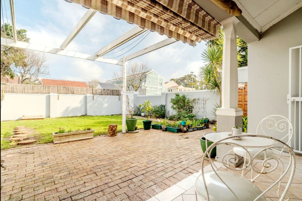 Charming 3-bedroom And 2-bathroom House In Oak Avenue With Solar System - Photo 2