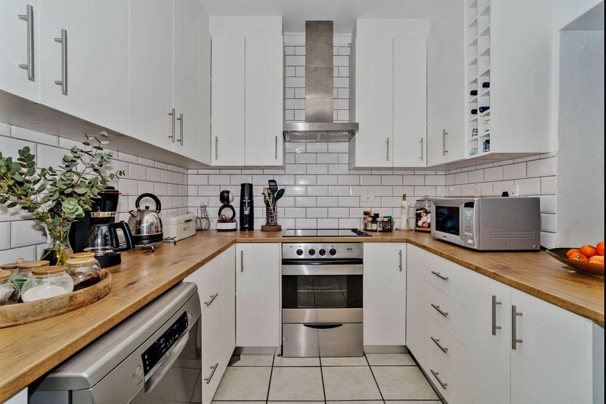 Charming 3-bedroom And 2-bathroom House In Oak Avenue With Solar System - Photo 3