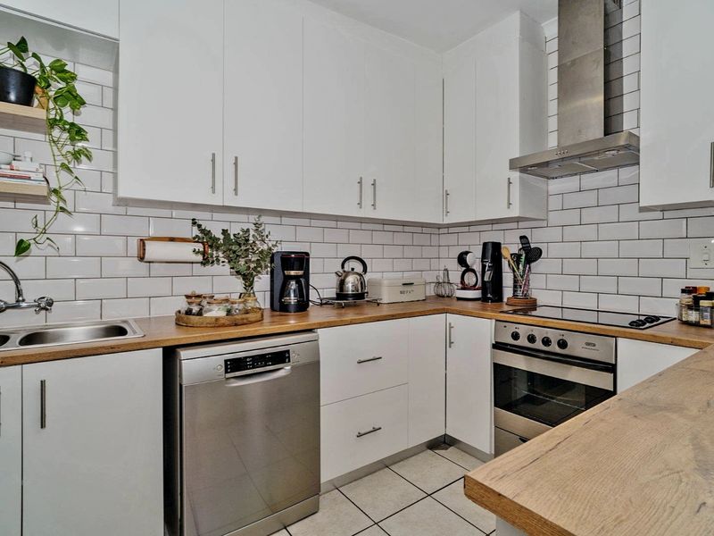 Charming 3-bedroom And 2-bathroom House In Oak Avenue With Solar System - Photo 4
