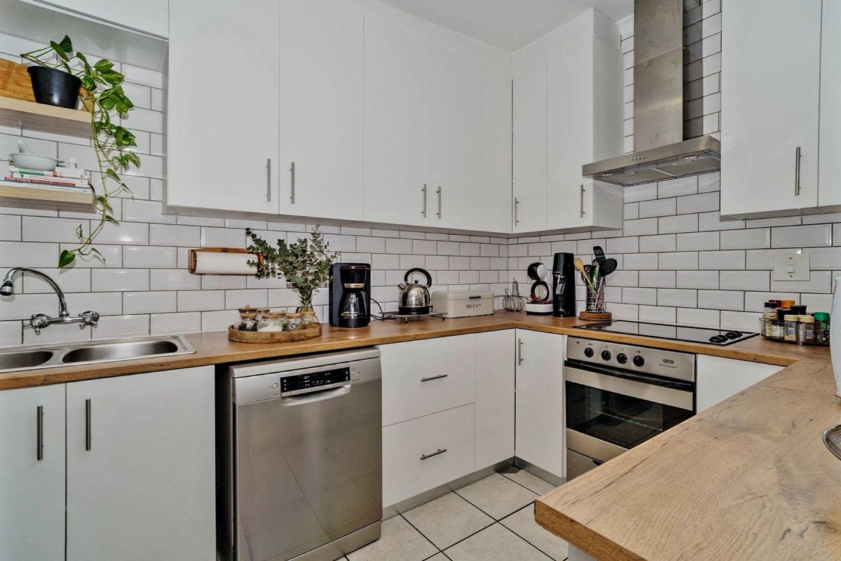 Charming 3-bedroom And 2-bathroom House In Oak Avenue With Solar System - Photo 4