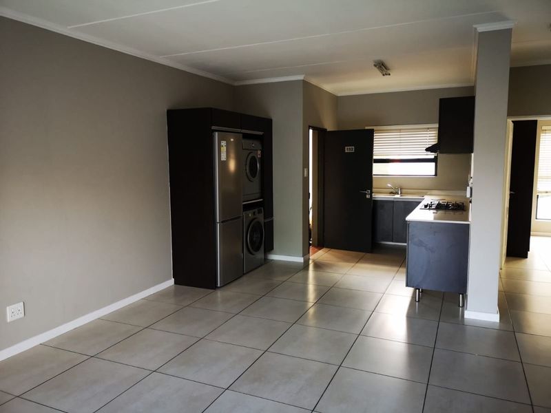 Ultra Modern 2bedroom And  2bath Apartment On The 1st Floor - Photo 8