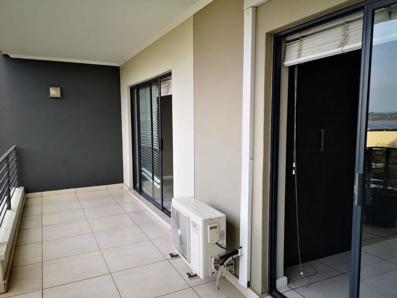Ultra Modern 2bedroom And  2bath Apartment On The 1st Floor - Photo 7