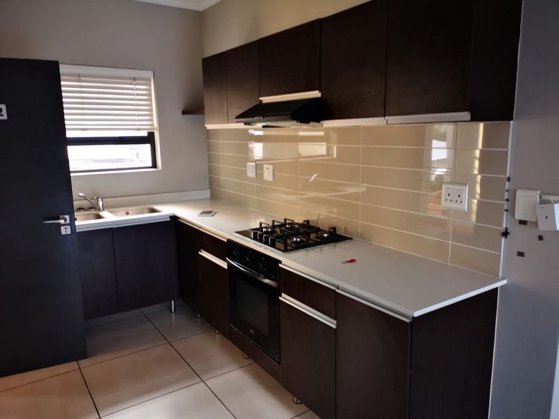 Ultra Modern 2bedroom And  2bath Apartment On The 1st Floor - Photo 3