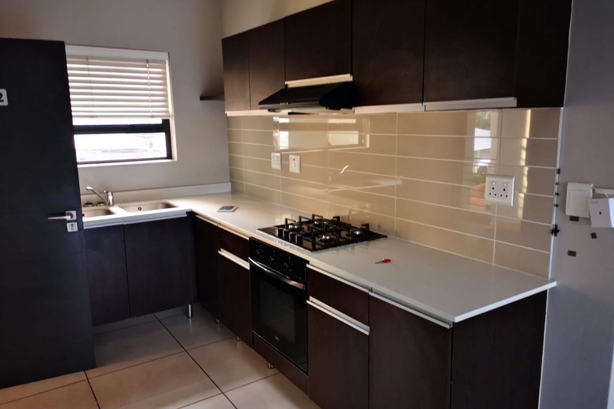 Ultra Modern 2bedroom And  2bath Apartment On The 1st Floor - Photo 3