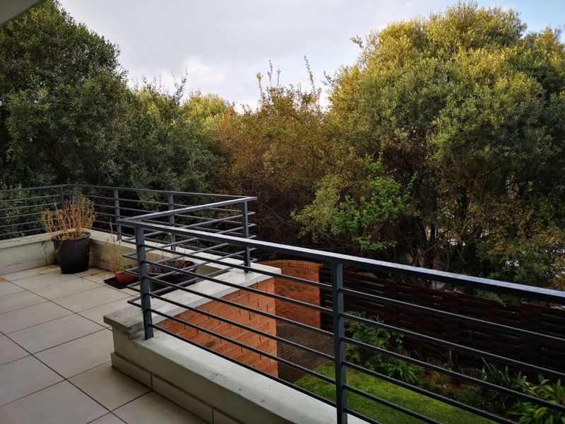 Ultra Modern 2bedroom And  2bath Apartment On The 1st Floor - Photo 5