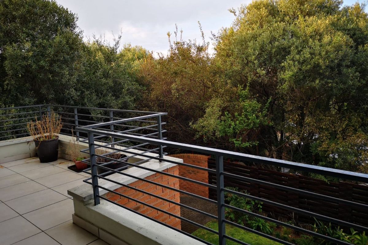 Ultra Modern 2bedroom And  2bath Apartment On The 1st Floor - Photo 5