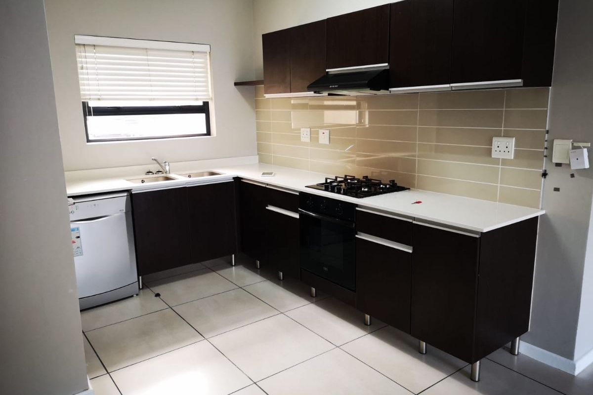 Ultra Modern 2bedroom And  2bath Apartment On The 1st Floor - Photo 2