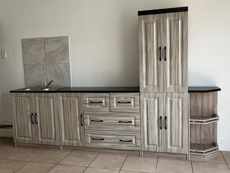 Spacious Studio/bachelor Apartment ,1-bathroom In Bosmont - Photo 2