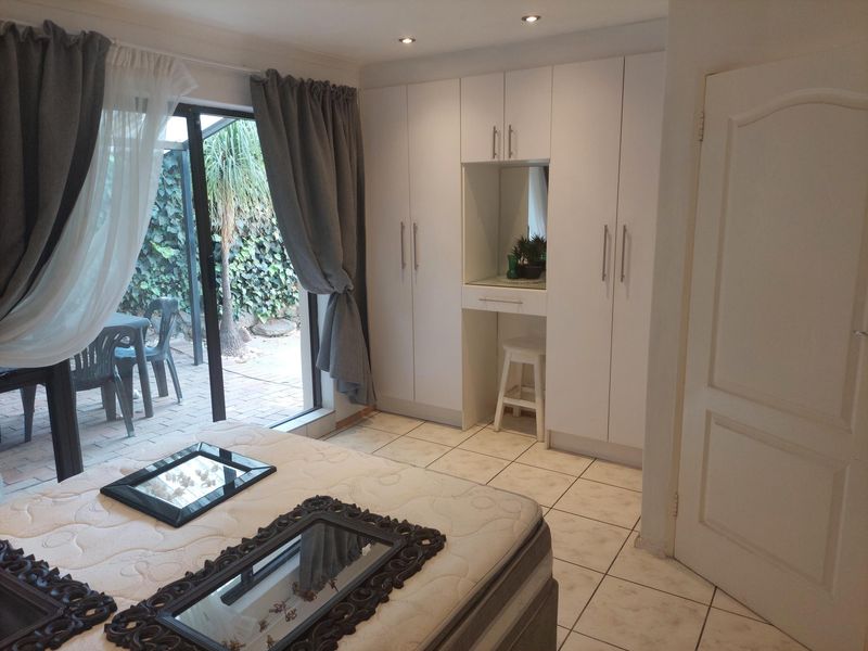 Spacious 1-bedroom And 1-bathroom Garden Cottage In Victoria Avenue, Sandringham - Photo 6