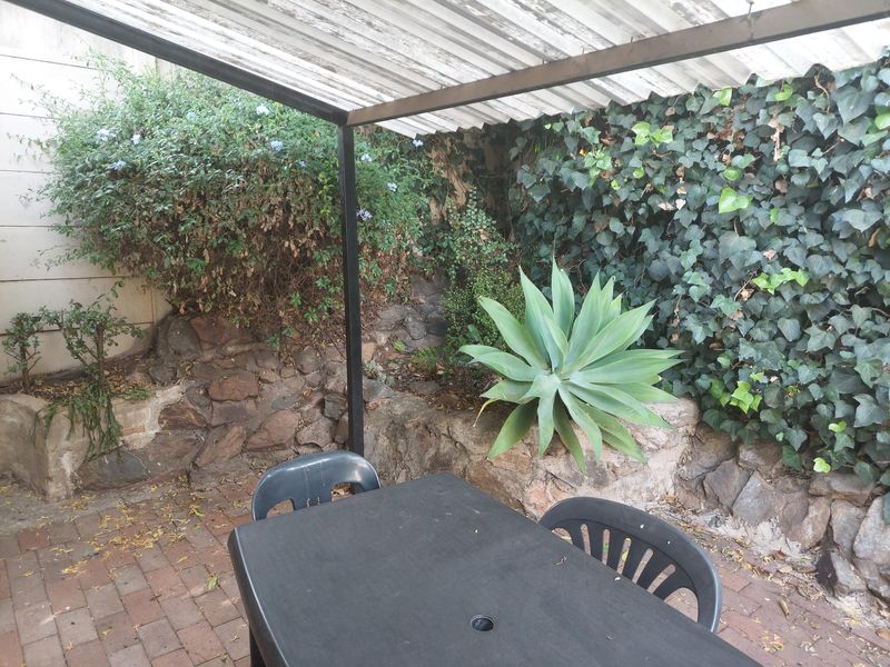 Spacious 1-bedroom And 1-bathroom Garden Cottage In Victoria Avenue, Sandringham - Photo 8