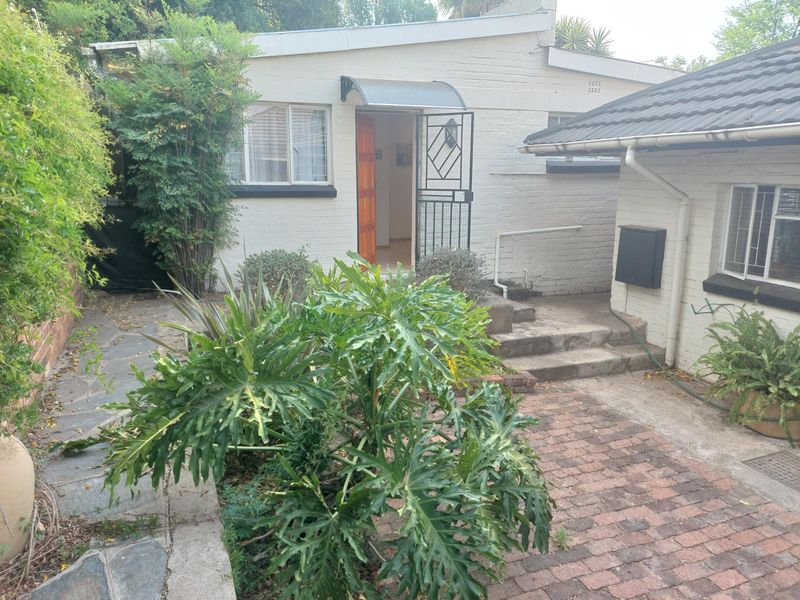 Spacious 1-bedroom And 1-bathroom Garden Cottage In Victoria Avenue, Sandringham - Photo 2