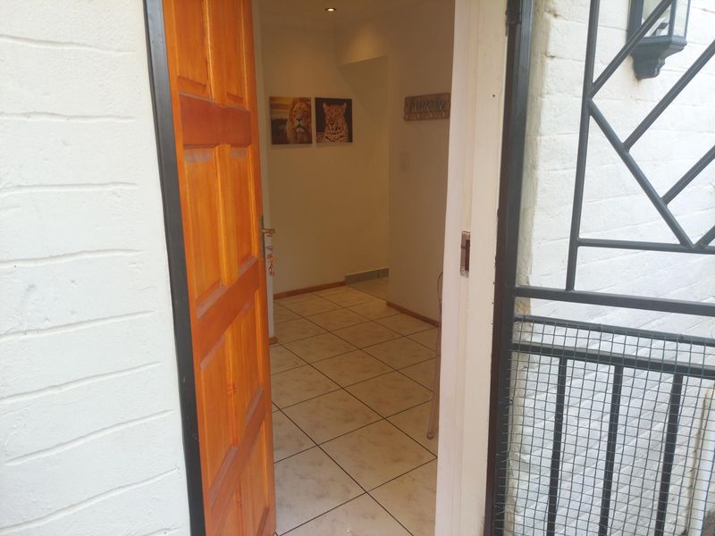 Spacious 1-bedroom And 1-bathroom Garden Cottage In Victoria Avenue, Sandringham - Photo 4