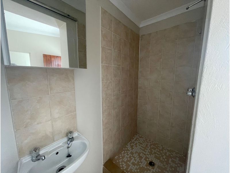 1 Bedroom And 1 Bath Studio In Northmead Ext3 - Photo 5