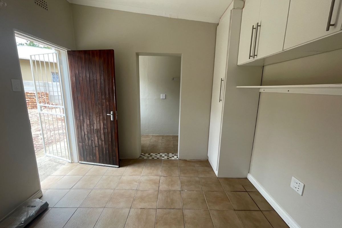 1 Bedroom And 1 Bath Studio In Northmead Ext3 - Photo 2
