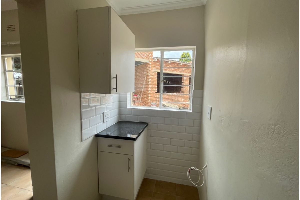 1 Bedroom And 1 Bath Studio In Northmead Ext3 - Photo 4