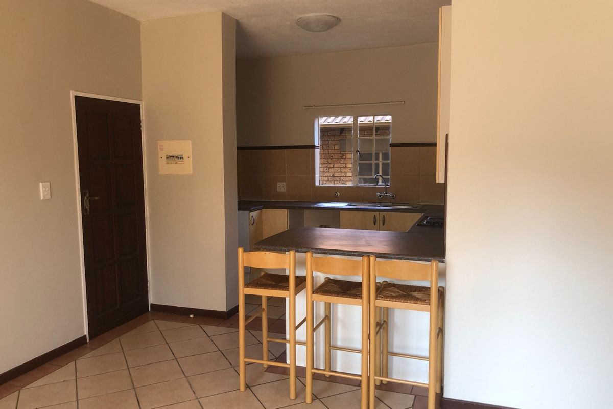 Secure 2-Bedroom And 1-Bathroom Apartment In Casa Bella - Photo 3