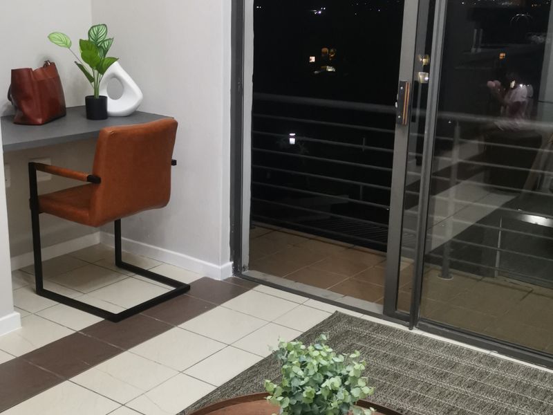 Stylish 1-bedroom And 1-bathroom Fully Furnished Apartment In The Paddocks - Photo 5