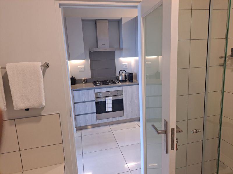 Secure 1-Bedroom And 1-Bathroom Cradock Avenue, Rosebank - Photo 7