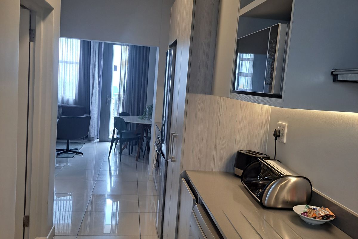 Secure 1-Bedroom And 1-Bathroom Cradock Avenue, Rosebank - Photo 3
