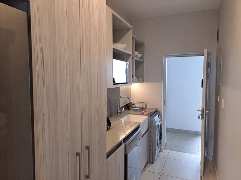 Secure 1-Bedroom And 1-Bathroom Cradock Avenue, Rosebank - Photo 2