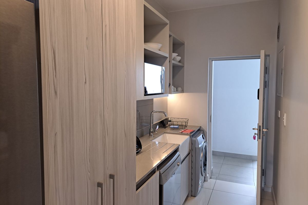 Secure 1-Bedroom And 1-Bathroom Cradock Avenue, Rosebank - Photo 2