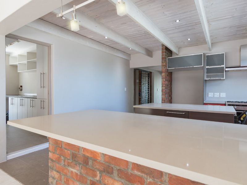 Secure 4-Bedroom And 2-Bathroom House In De Villiers Street, Kenridge - Photo 9