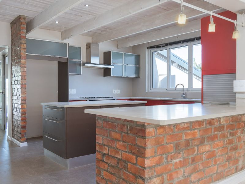 Secure 4-Bedroom And 2-Bathroom House In De Villiers Street, Kenridge - Photo 8