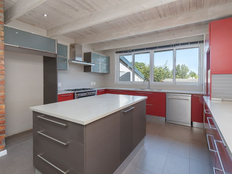 Secure 4-Bedroom And 2-Bathroom House In De Villiers Street, Kenridge - Photo 6