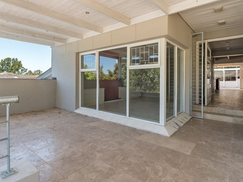 Secure 4-Bedroom And 2-Bathroom House In De Villiers Street, Kenridge - Photo 3