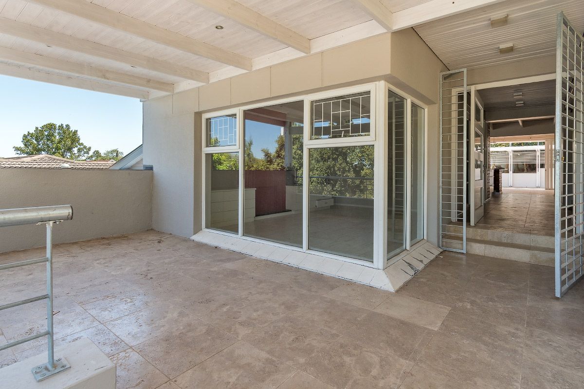 Secure 4-Bedroom And 2-Bathroom House In De Villiers Street, Kenridge - Photo 3