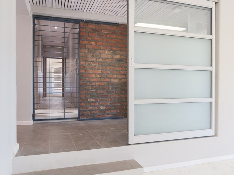 Secure 4-Bedroom And 2-Bathroom House In De Villiers Street, Kenridge - Photo 5