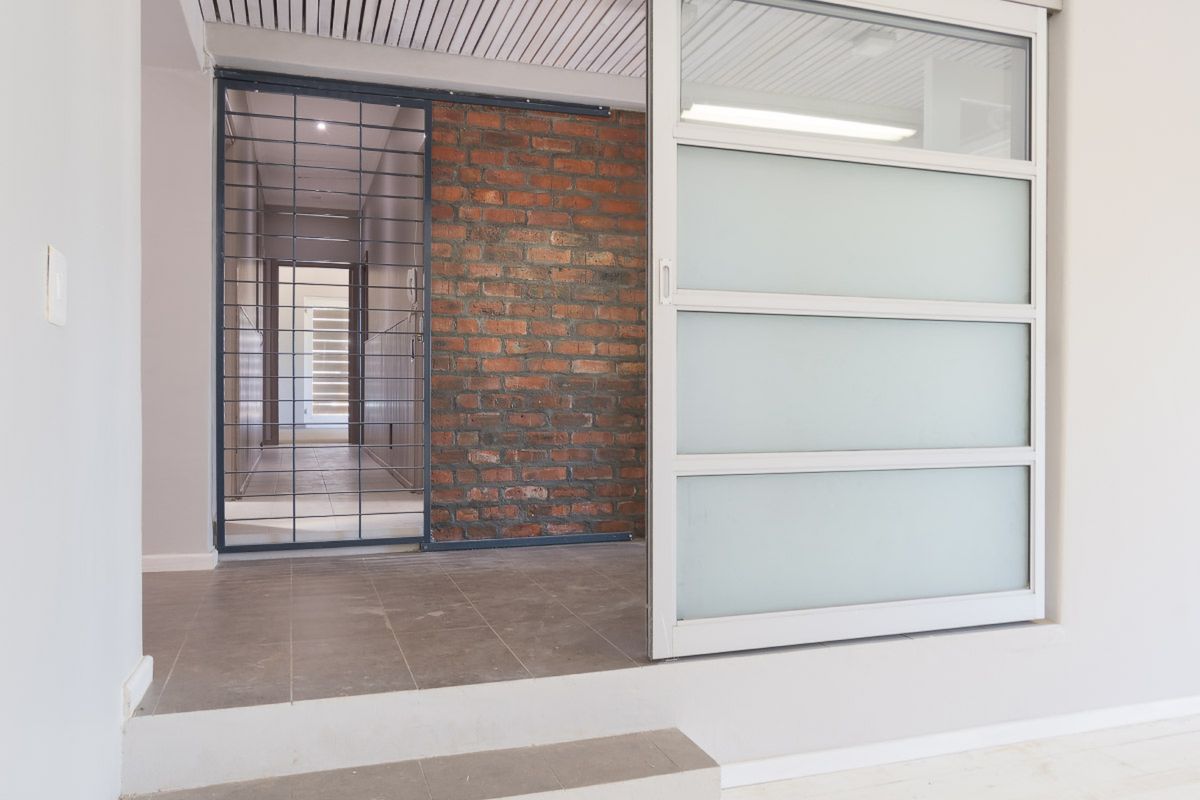 Secure 4-Bedroom And 2-Bathroom House In De Villiers Street, Kenridge - Photo 5