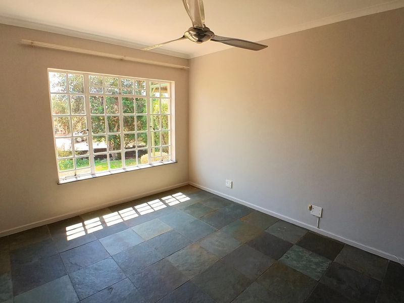 Secure 2-Bedroom And 1-Bathroom Townhouse - Photo 9