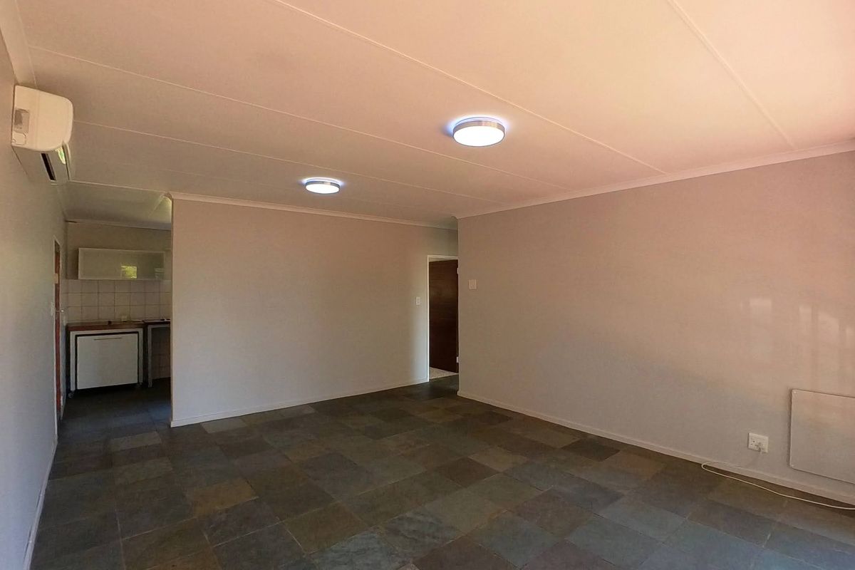 Secure 2-Bedroom And 1-Bathroom Townhouse - Photo 4