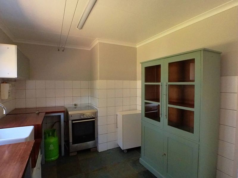 Secure 2-Bedroom And 1-Bathroom Townhouse - Photo 2
