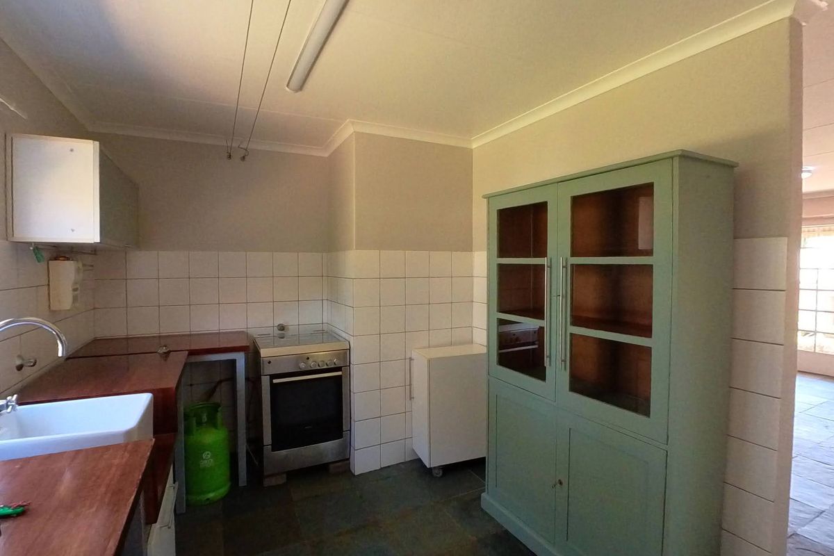 Secure 2-Bedroom And 1-Bathroom Townhouse - Photo 2