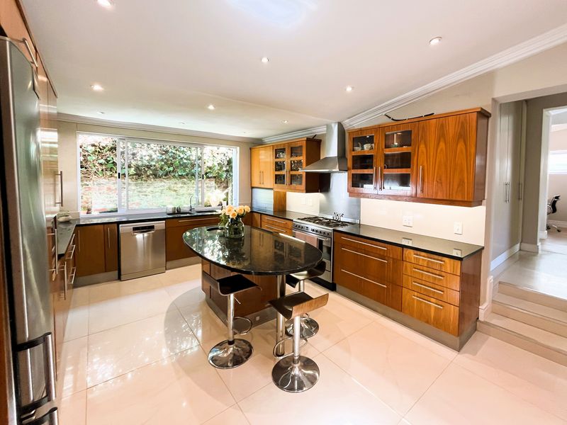 An Exquisite North-facing Sanctuary: Refined Living At The Foot Of Table Mountain - Photo 2