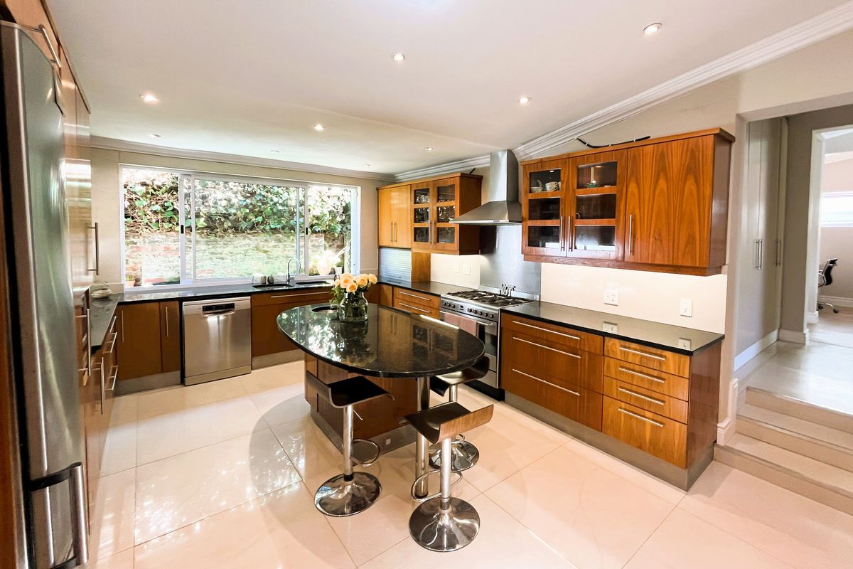 An Exquisite North-facing Sanctuary: Refined Living At The Foot Of Table Mountain - Photo 2