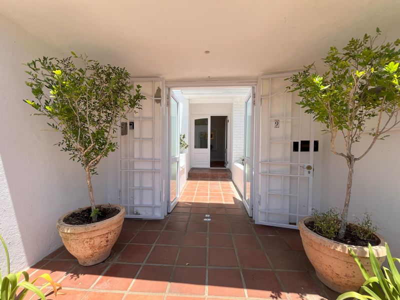 An Exquisite North-facing Sanctuary: Refined Living At The Foot Of Table Mountain - Photo 3