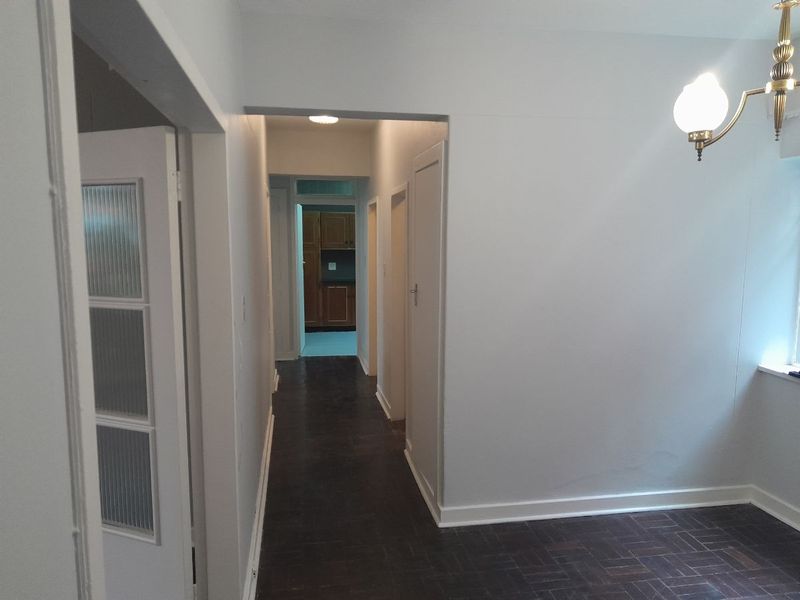 Spacious 2-bedroom And 1-bath Apartment In Cyrildene - Photo 4