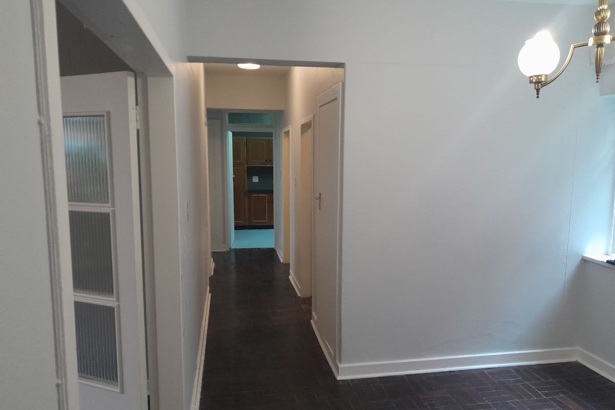 Spacious 2-bedroom And 1-bath Apartment In Cyrildene - Photo 4