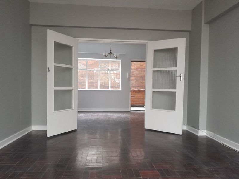 Spacious 2-bedroom And 1-bath Apartment In Cyrildene - Photo 1