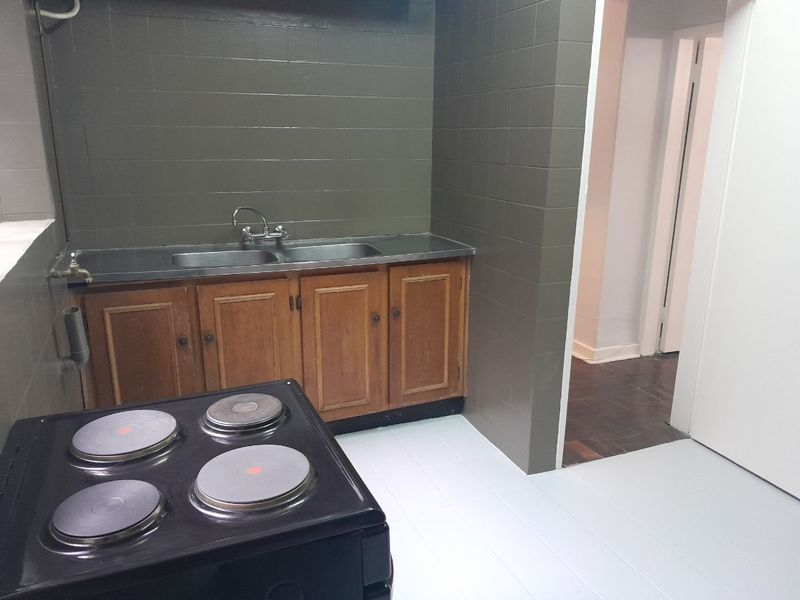 Spacious 2-bedroom And 1-bath Apartment In Cyrildene - Photo 5